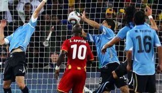 لمسة يد لويس سواريز في 2010