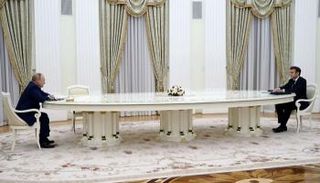 مباحثات سابقة بين ماكرون وبوتين