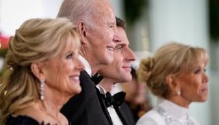 بايدن وماكرون وزوجتيهما