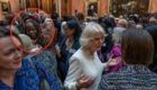 "العنصرية".. مشكلة جديدة تهز أركان العائلة الملكية في بريطانيا 