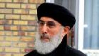 نار الإرهاب ترتد على الإخوان.. نجاة زعيم الحزب الإسلامي الأفغاني من هجوم انتحاري