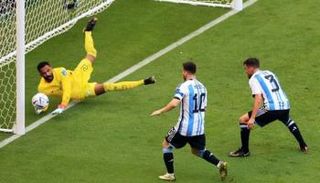 محمد العويس حارس المنتخب السعودي في كأس العالم 2022