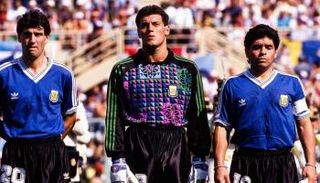 مارادونا قائد منتخب الأرجنتين في كأس العالم 1990