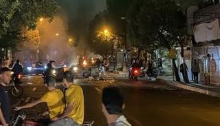 جانب من المواجهات بين محتجين في إيران وقوات الأمن  أرشيفية