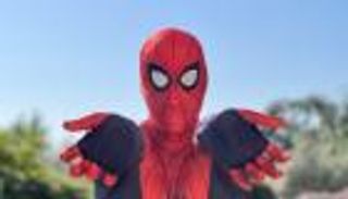 الأمير هاري ببدلة سبايدر مان: "لا تشعر بالذنب" (فيديو)