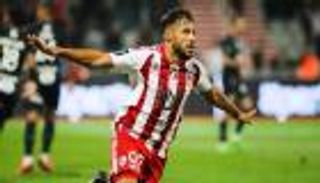 عكس الدوري الفرنسي.. لماذا تراجع مستوى يوسف بلايلي مع الجزائر؟