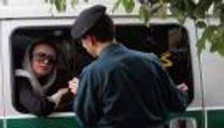 النظام الإيراني "يرجع للخلف".. إلغاء شرطة الأخلاق ومراجعة قانون الحجاب