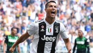 كريستيانو رونالدو قائد منتخب البرتغال بقميص يوفنتوس