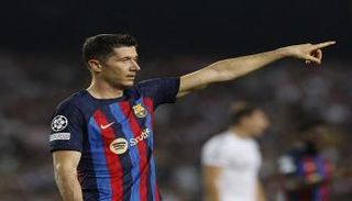 روبرت ليفاندوفسكي مهاجم برشلونة