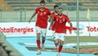 عرض ثمين.. بطل أوروبا الأسبق يطلب نجم الأهلي المصري