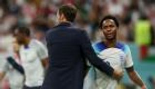 سطو مسلح يبعد سترلينج عن كأس العالم.. ما موقفه من مباراة إنجلترا وفرنسا؟