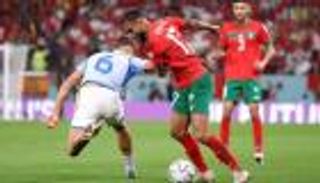 على طريقة ميسي.. سفيان بوفال يتلاعب بنجم إسبانيا في كأس العالم (فيديو)