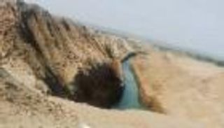 "القنوات المائية".. منصات حوثية لتهديد ملاحة البحر الأحمر