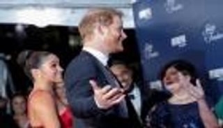 قبل أيام من الوثائقي.. وقف دعوى قضائية بين الأمير هاري وناشر بريطاني 