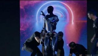 شبيه بالإنسان.. 