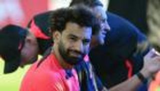 بالصور.. كيف ظهر محمد صلاح مع ليفربول في أول أيام معسكر دبي؟