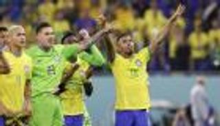 بصورة ضاحكة.. نجم منتخب البرازيل يتجاوز أحزان كأس العالم