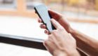 أول دولة عربية تتيح التصويت في الانتخابات عبر الهاتف المحمول