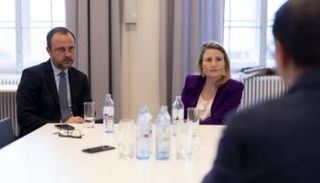 راب ونويمان خلال المقابلة 