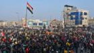 عشية ليلة دامية.. متظاهرون يقطعون الشوارع جنوب العراق