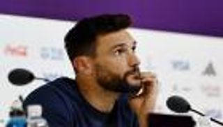 "من بين الأفضل".. قائد فرنسا يعدد مزايا ياسين بونو