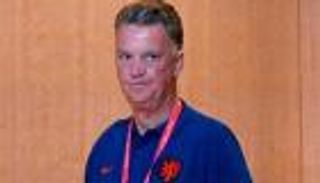 هولندا ضد الأرجنتين.. كيف تفاعل لويس فان جال مع سقوط البرازيل؟