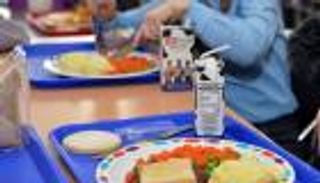 الجوع يهدد طلاب بريطانيا.. أسر عاجزة عن دفع ثمن وجبة المدرسة