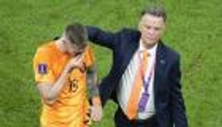 ميسي والأرجنتين.. هل تسببا في رحيل فان جال عن هولندا؟