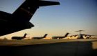 الجيش الأمريكي يحتفي بوجوده العسكري بالكويت.. لمن الرسالة؟