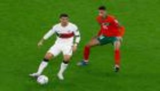 من هو عميد لاعبي العالم؟ كريستيانو رونالدو يزاحم أساطير العرب