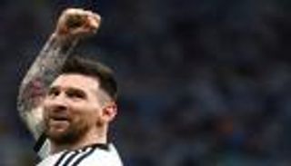 معركة الأقدام الراقصة.. نجم المغرب يتفوق على ميسي في كأس العالم 2022