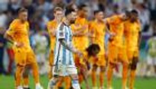 خرج عن النص.. ميسي يعكر احتفالات الأرجنتين بـ3 مشاهد استفزازية