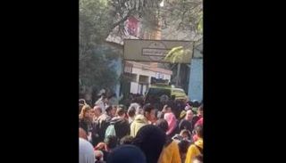 تجمهر الأهالي بمحيط مدرسة إمبابة