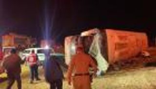 مصرع وإصابة 11 في انقلاب حافلة نقل جماعي على طريق الدمام بالسعودية