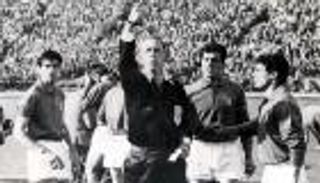 حكايات مونديالية.. الشرطة العسكرية تنفذ أمر طرد في كأس العالم