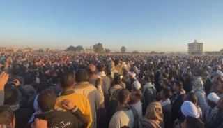 جنازة كمال المرسي ضحية حادث جهينة في مصر