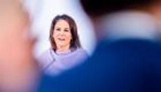 الثلوج تحاصر "بيربوك" وتحرمها من الطيران 