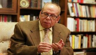 رئيس مجمع اللغة العربية في مصر الراحل صلاح فضل - أرشيفية