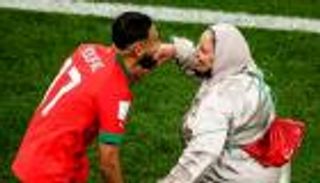 تميمة لا تخيب.. كيف استفاد نجوم المغرب من وجود أمهاتهم في كأس العالم؟