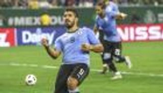 مباراة مونديالية لا تنسى.. يد سواريز تسلب أحلام البسطاء