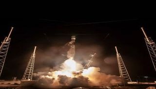 لحظة انطلاق المستكشف راشد إلى الفضاء