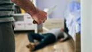 عراقي يذبح زوجته وابنه الشاب ثم ينتحر