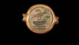 اكتشاف بعاصمة مصر خلال عصر أخناتون.. حلي ذهبي في تل العمارنة (صور)