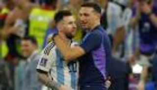 "لا يمكن توقعه".. سكالوني يصف ميسي بكلمات تاريخية