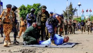 إعدام مليشيات الحوثي أحد المعتقلين في وقت سابق- أرشيفية
