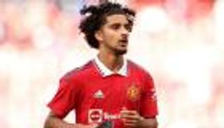 من المدرسة إلى مانشستر يونايتد.. زيدان إقبال يكشف كواليس بداية رحلته للعالمية