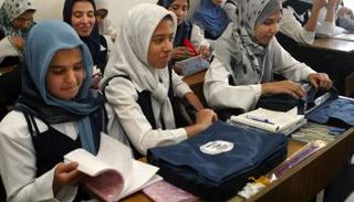 طالبات ثانوية في إحدى المدارس العراقية
