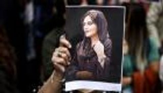 احتفالات بمدينة مهسا أميني بعد 3 أشهر على وفاتها (فيديو)