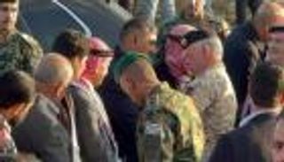 عاهل الأردن يتقدم جنازة الدلابيح.. التفاف شعبي ورسمي وتعهد بالمحاسبة