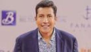 "ما شاء الله عادل إمام".. معجبة تصدم هاني رمزي (فيديو)